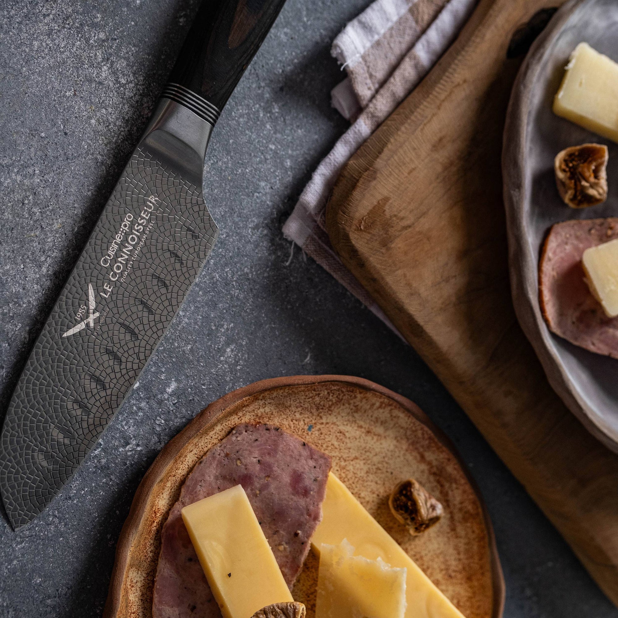 Cuisine::pro® LE CONNOISSEUR™ Santoku 5.5in